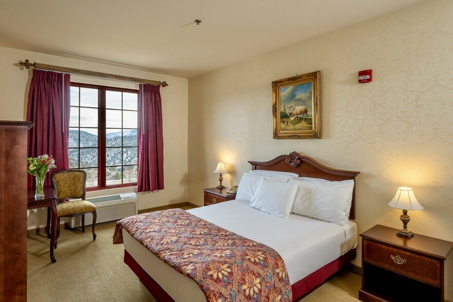 More Photos Of 100 N E St, Virginia City Hotel For Sale