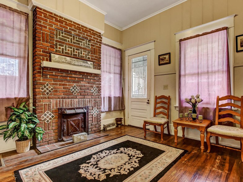 More Photos Of 525 Beaver St, Jacksonville Cemetery Mausoleum For Lease