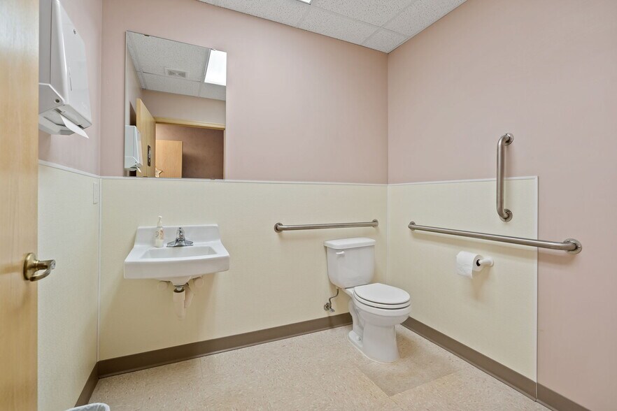 More Photos Of 3366-3368 NW Bunker Lake Blvd, Andover Medical For Sale