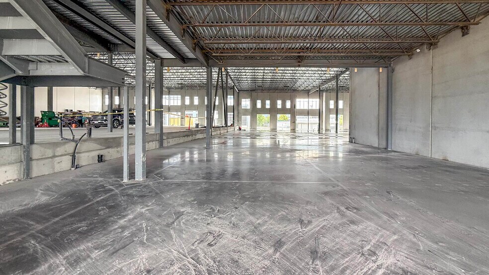 More Photos Of 4605 34 St, Vernon Distribution For Lease