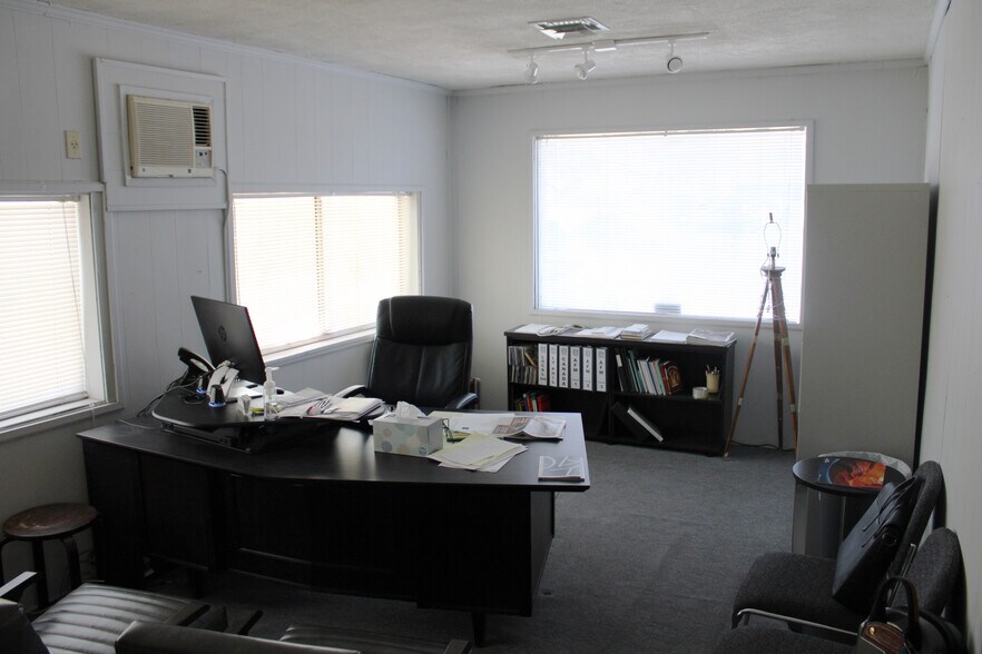 More Photos Of 3701 Vegas Dr, Las Vegas Office For Sale