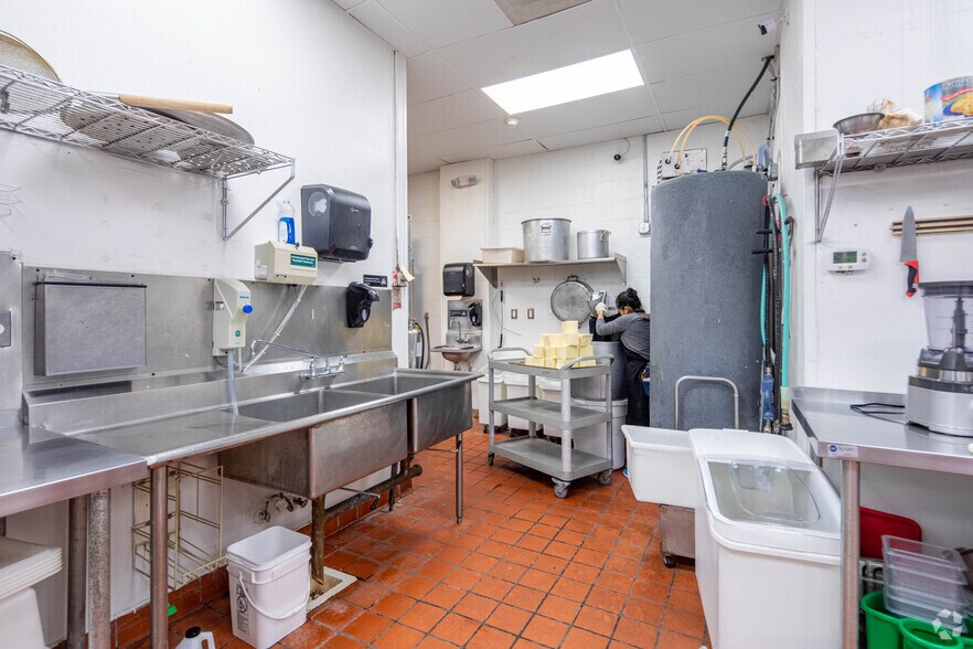 More Photos Of 2148 Beltline Rd SW, Decatur Restaurant For Sale