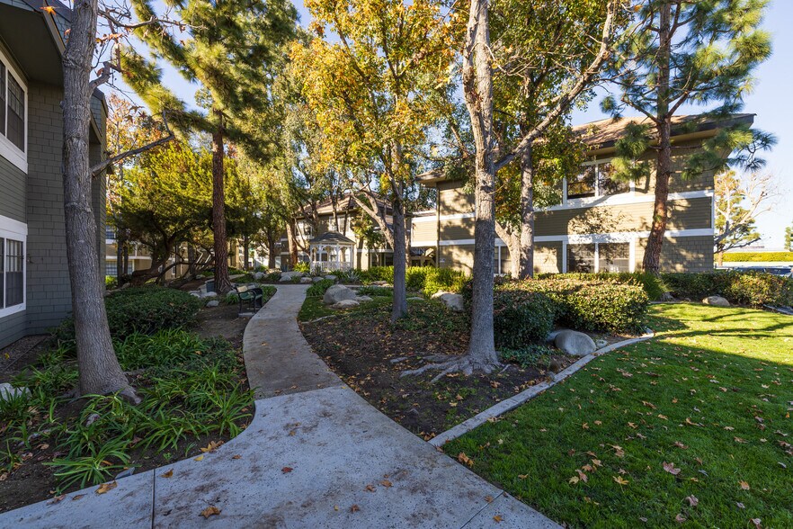 More Photos Of 2900 Bristol St, Costa Mesa Office For Sale