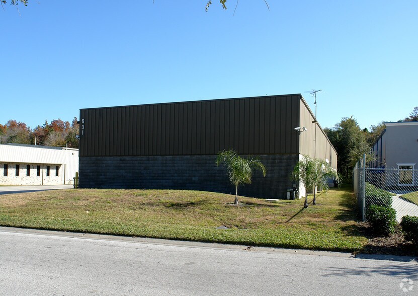 More Photos Of 631 Triumph Ct, Orlando Warehouse For Lease