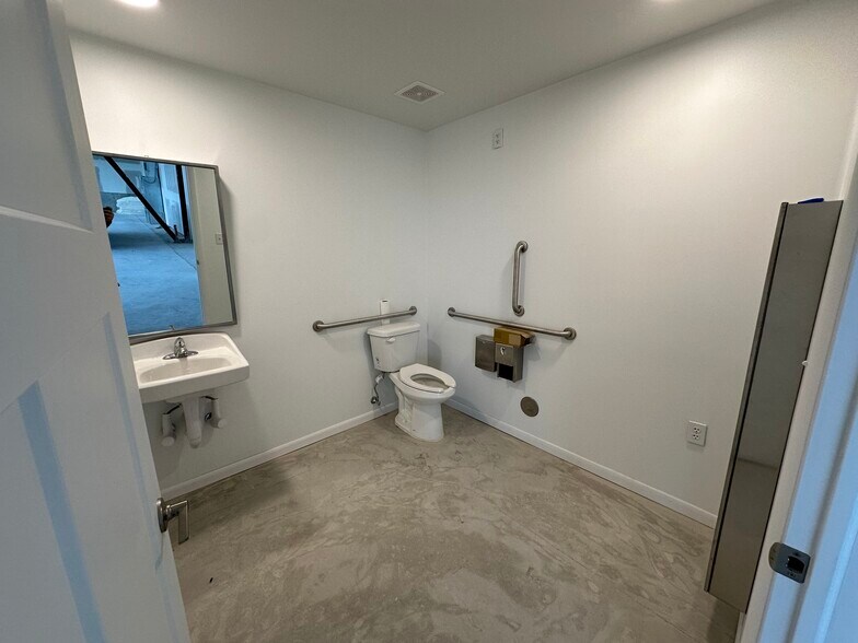 More Photos Of 1255 E Chestnut Expy, Springfield Apartments For Lease