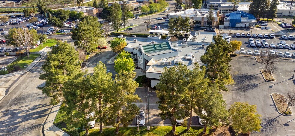 More Photos Of 1408 Commercial Way, Bakersfield Medical For Lease