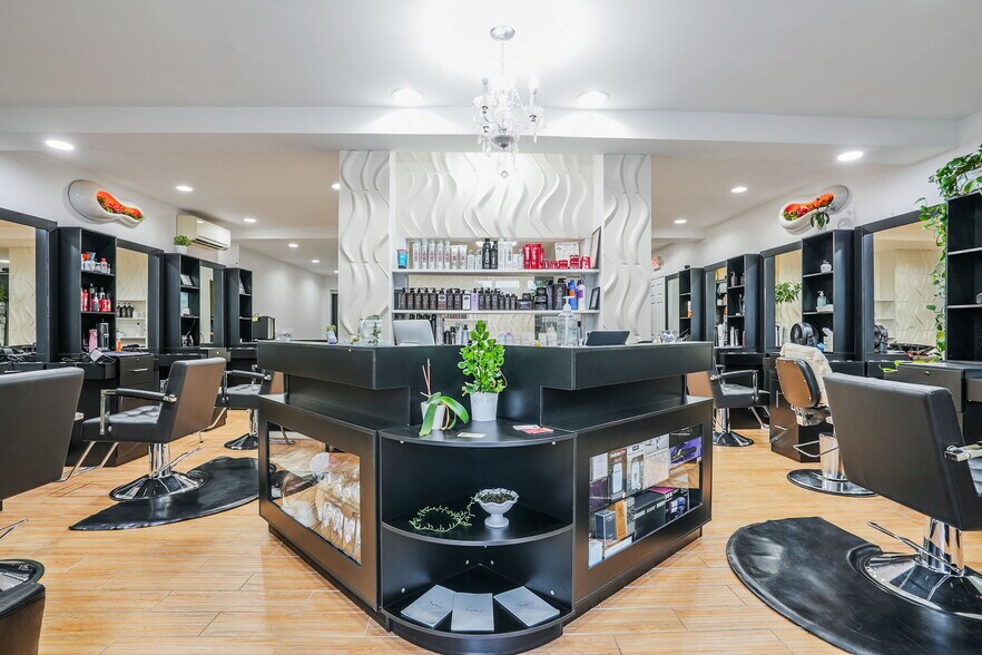 More Photos Of 1000 Stewart Ave, Bethpage Storefront Retail Residential For Sale