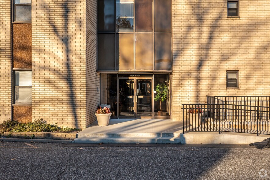 More Photos Of 673 Morris Ave, Springfield Office For Lease