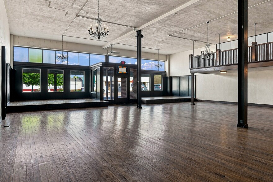 More Photos Of 204 S Broadway, Salisbury Specialty For Sale