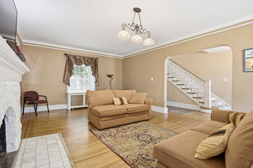 More Photos Of 678 Ferne Blvd, Drexel Hill Office For Sale