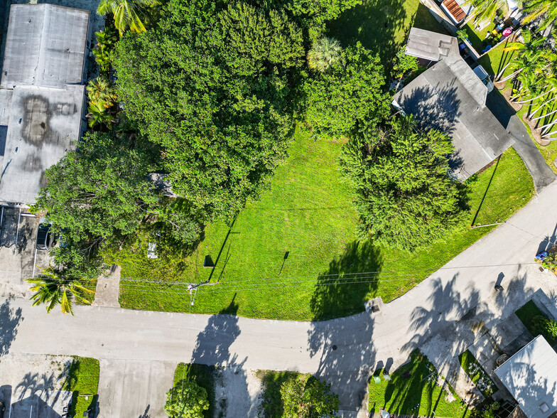 Primary Photo Of 827 NE 14th Ct, Fort Lauderdale Land For Sale