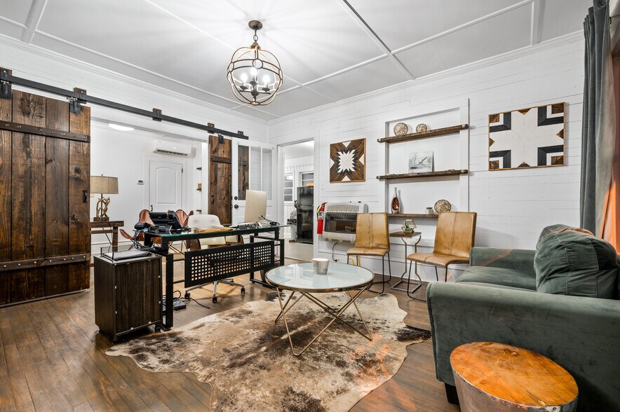 More Photos Of 27 S Park St, Dahlonega Hotel For Sale