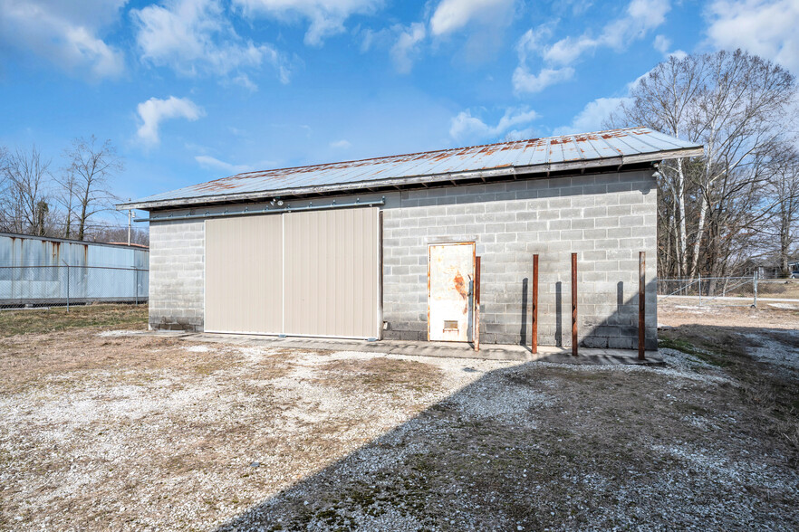 More Photos Of 25 Woodbury Hwy, Manchester Freestanding For Lease