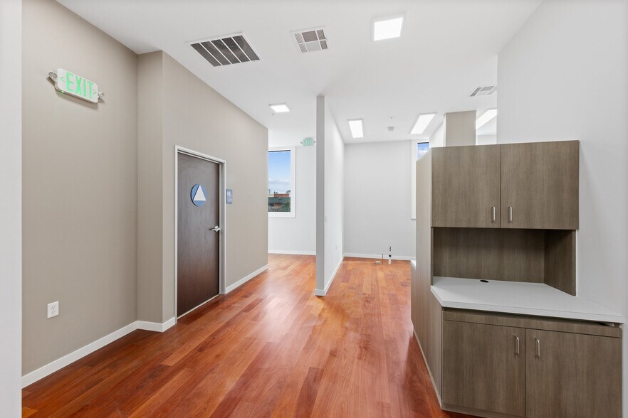 More Photos Of 420 Peninsula Ave, San Mateo Medical For Sale