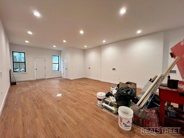 More Photos Of 1772 Nostrand Ave, Brooklyn Storefront Retail Office For Lease
