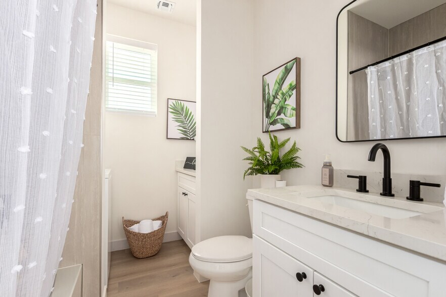 More Photos Of 411 32nd Pl, Phoenix Apartments For Sale