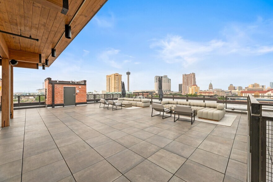 More Photos Of 1305 E Houston St, San Antonio Office For Lease