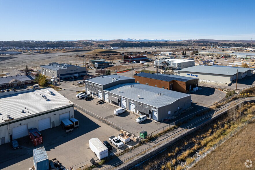 More Photos Of 30 Griffin Ind Pt, Cochrane Service For Lease