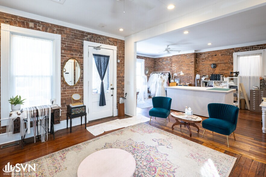 More Photos Of 726 N Limestone, Lexington General Retail For Sale