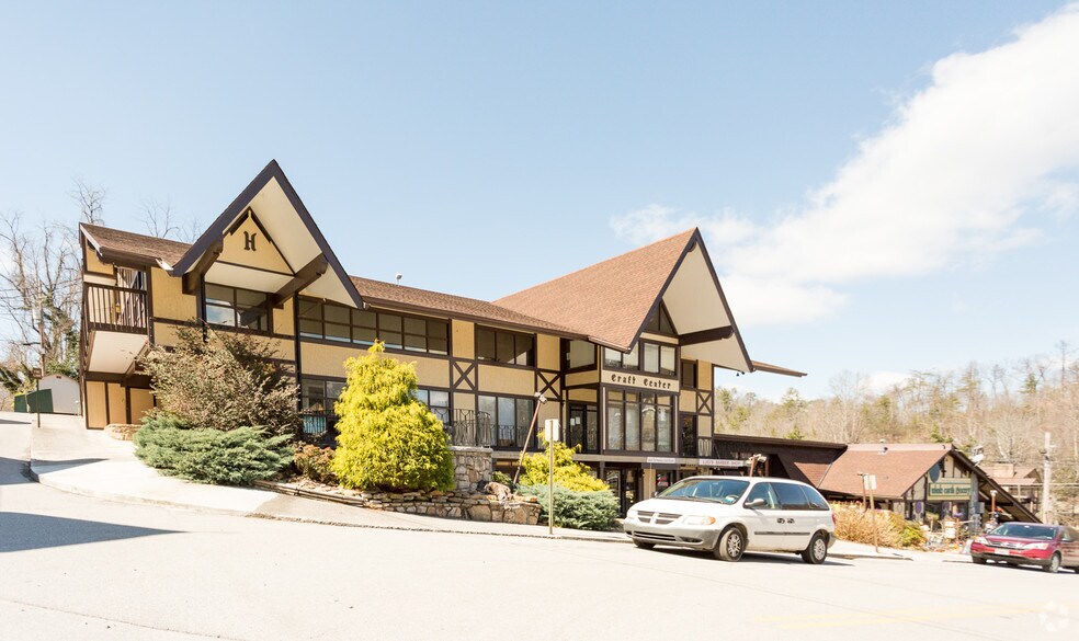 More Photos Of 446 E Parkway, Gatlinburg Freestanding For Lease