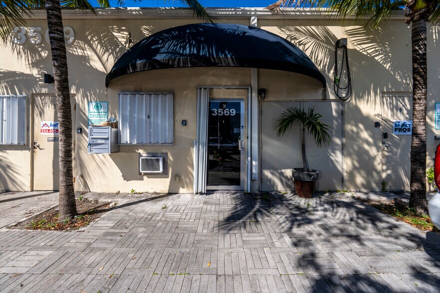 Primary Photo Of 3569 NW 10th Ave, Oakland Park Warehouse For Lease