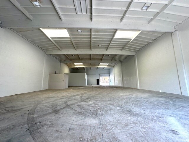 More Photos Of 322 W 131st St, Los Angeles Warehouse For Sale