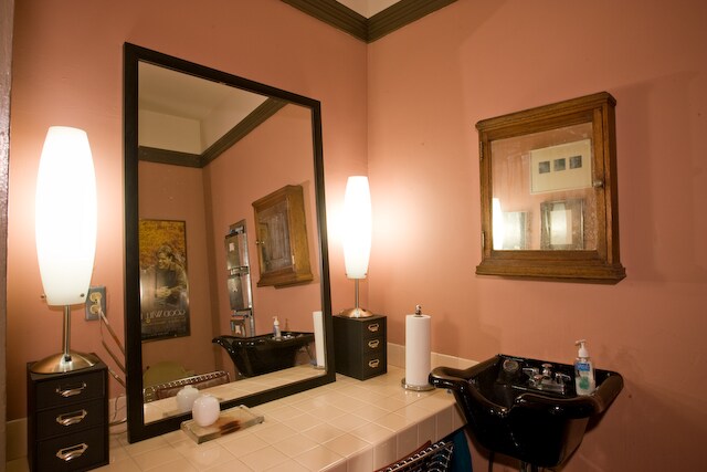 More Photos Of 660 N Thompson St, Portland Showroom For Sale