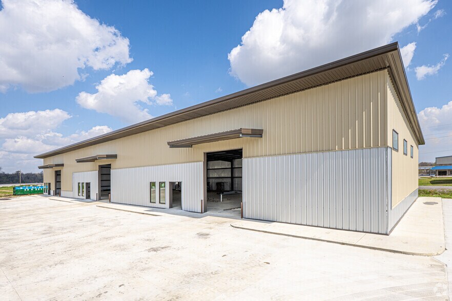 More Photos Of 34532 E Highway 30, Geismar Warehouse For Lease