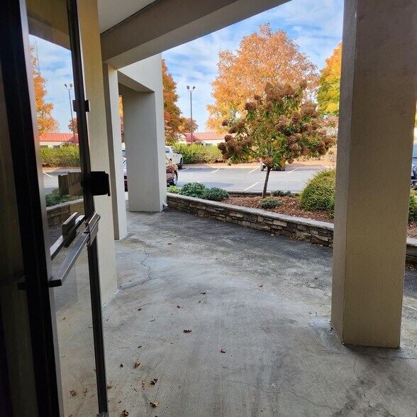 More Photos Of 6000 Meadow Brook Mall Ct, Clemmons Storefront Retail Office For Lease