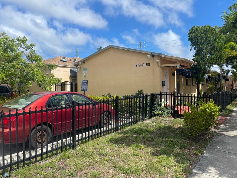 More Photos Of 1948 Buchanan St, Hollywood Apartments For Sale