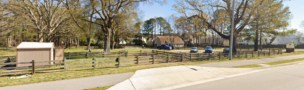 More Photos Of 2492 Holland Rd, Virginia Beach Veterinarian Kennel For Sale