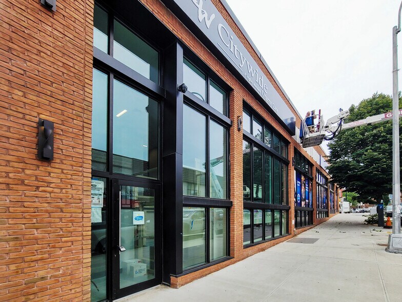 More Photos Of 320 E 204th St, Bronx General Retail For Sale