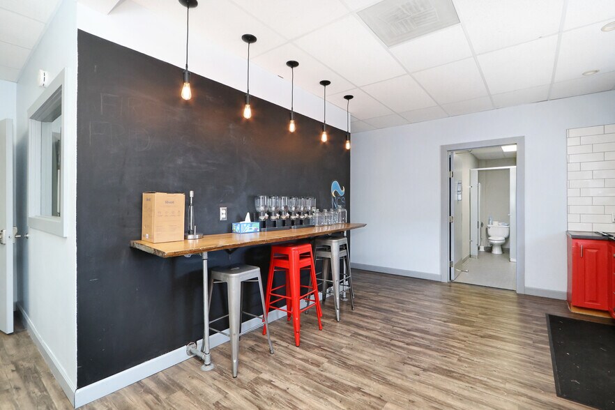 More Photos Of 1125 Westport Dr, Manhattan Office For Lease