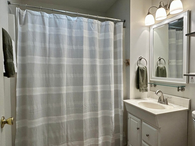 More Photos Of 11481 Main St, Honor Hotel For Sale