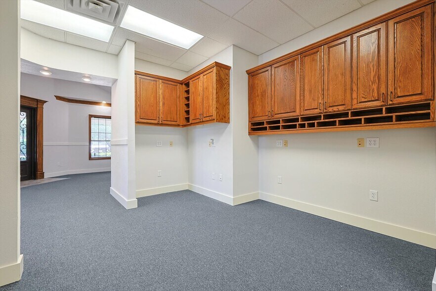 More Photos Of 5601-5605 Virginia Pky, McKinney Medical For Sale