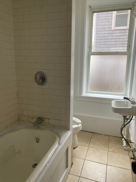 More Photos Of 38 S Main Ave, Albany Multifamily For Sale
