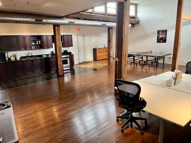 More Photos Of 415 N Sangamon St, Chicago Loft Creative Space For Lease