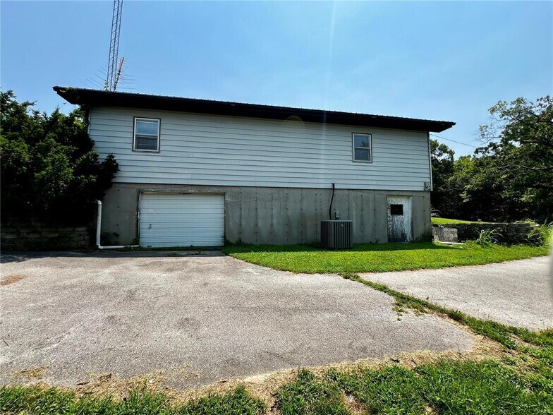 More Photos Of 22199 Highway Y, Saint Robert Medical For Sale