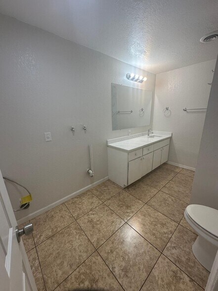More Photos Of 4121 E Moreland St, Phoenix Apartments For Sale