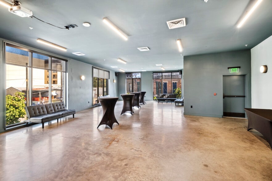 More Photos Of 1131 Tchoupitoulas St, New Orleans Storefront Retail Office For Sale