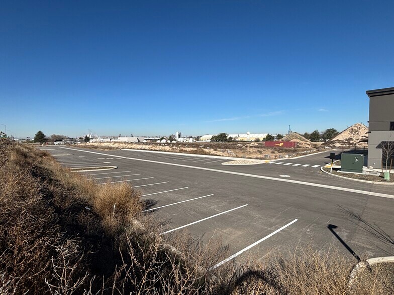 More Photos Of 2200 E Chisholm Dr, Nampa Showroom For Lease