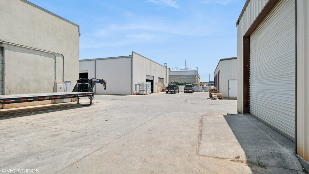 More Photos Of 4830 Whirlwind Dr, San Antonio Warehouse For Sale