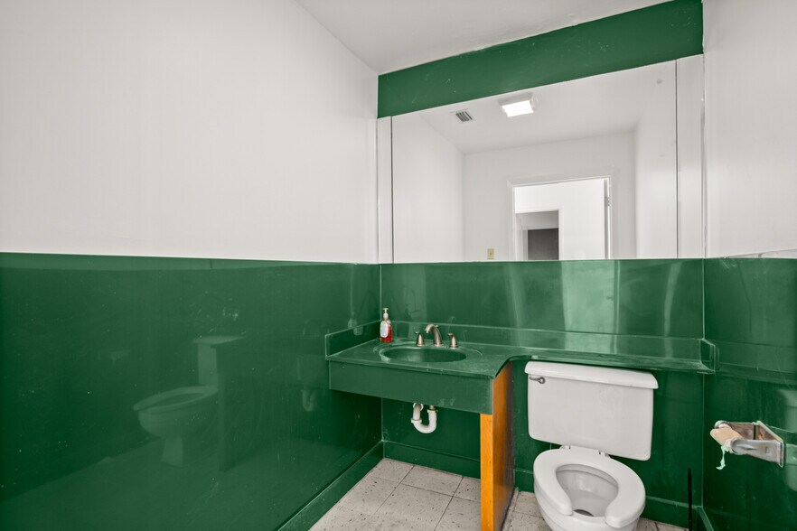 More Photos Of 9300 Brown Ln, Austin Warehouse For Lease