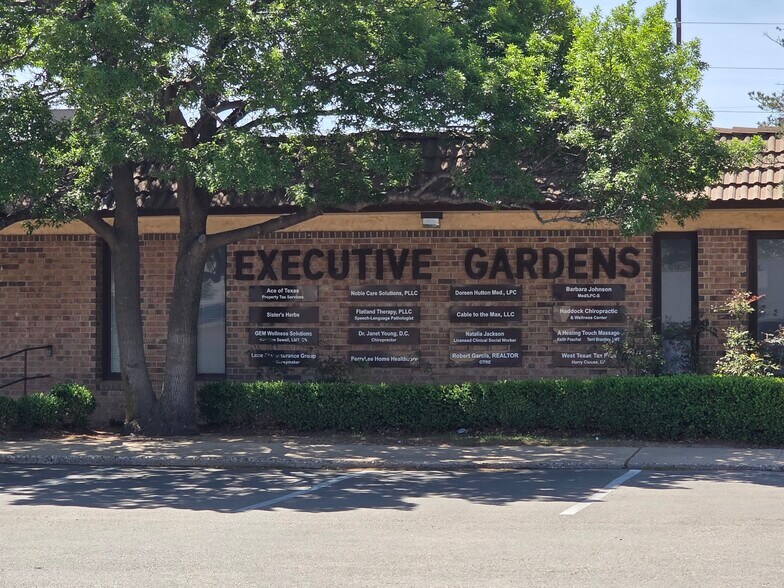 More Photos Of 3311-3313 81st St, Lubbock Medical For Lease