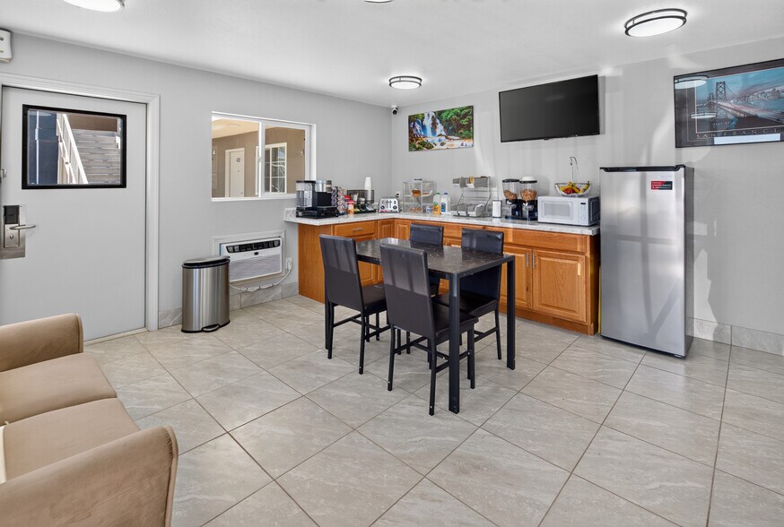 More Photos Of 2111 Whitley Ave, Corcoran Hotel For Sale