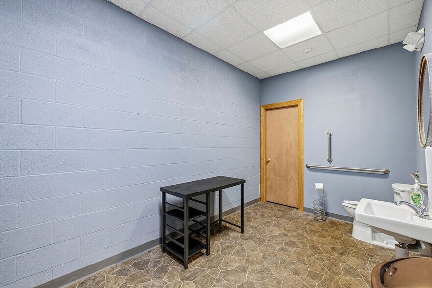 More Photos Of 4519 Military Rd, Niagara Falls Medical For Lease