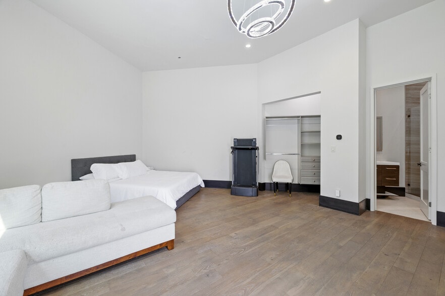 More Photos Of 2401 Greenglade Rd NE, Atlanta Specialty For Sale