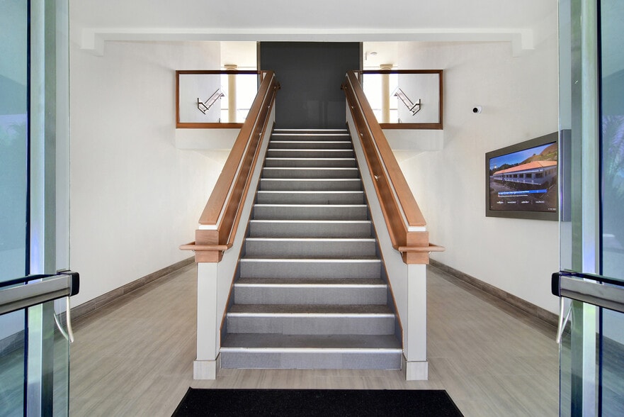 More Photos Of 31225 La Baya Dr, Westlake Village Office For Lease