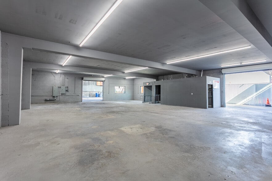 More Photos Of 9800-9820 San Fernando Rd, Pacoima Service For Lease