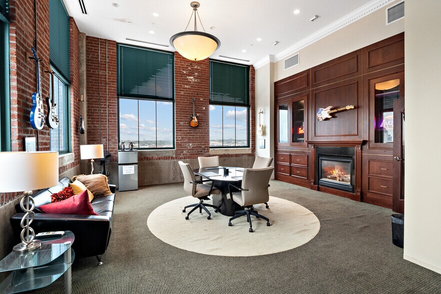 More Photos Of 2300 Locust St, Saint Louis Office For Lease